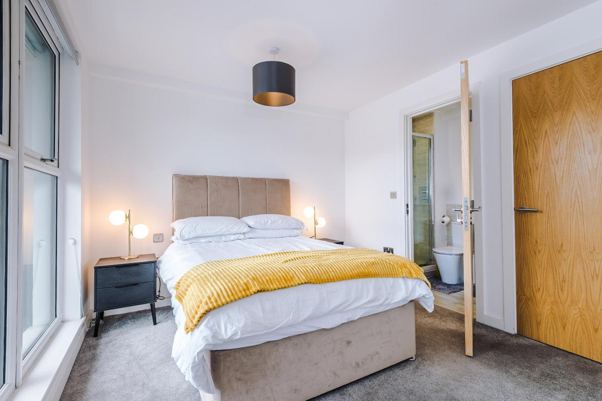 Modern 2 Bed Apartment With Balcony By Host A Home Μάντσεστερ Εξωτερικό φωτογραφία