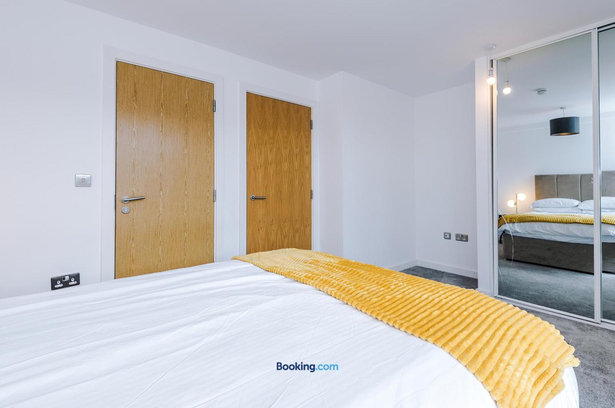 Modern 2 Bed Apartment With Balcony By Host A Home Μάντσεστερ Εξωτερικό φωτογραφία